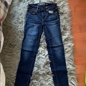 American eagle dark wash short cut jeans